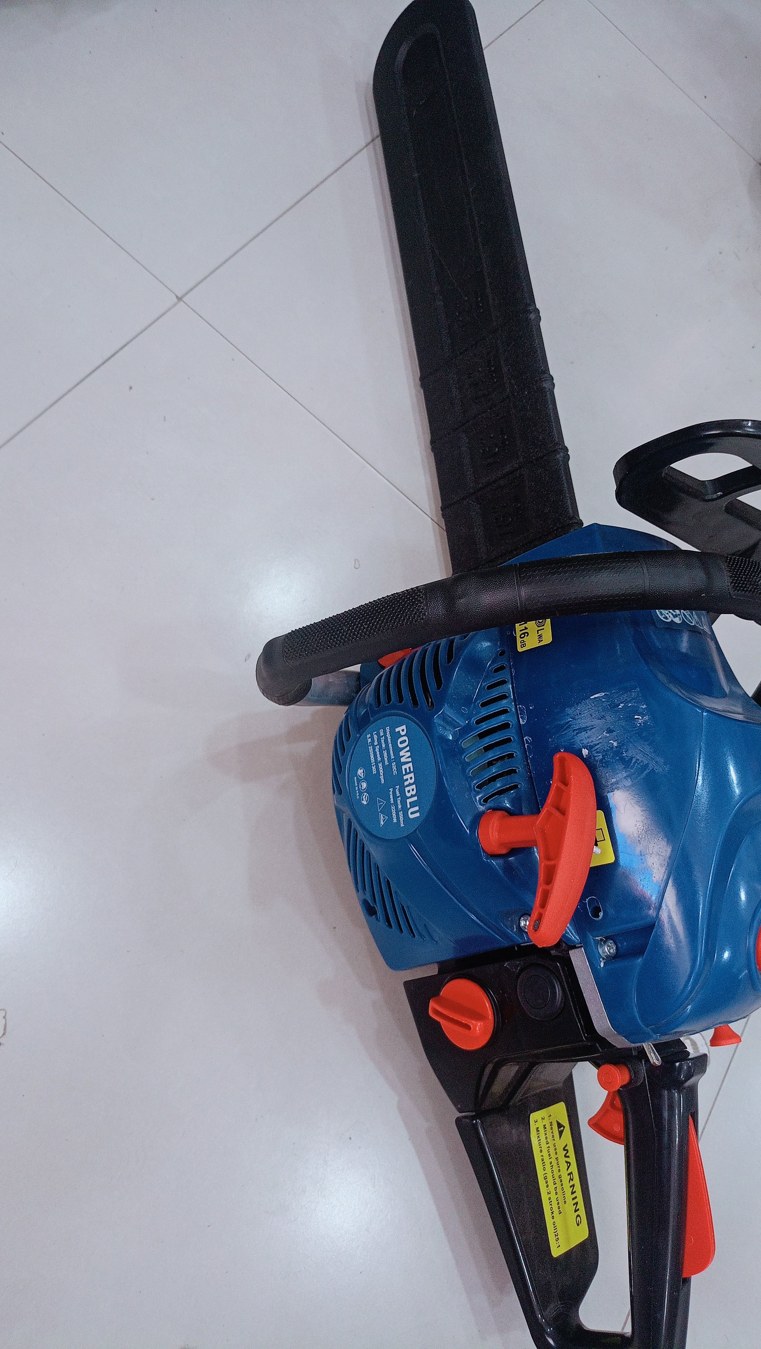 scie a chaine essence 20"